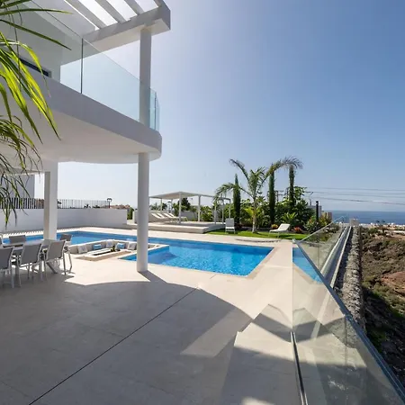 Luxury Villa Andrea - Seaviews - Panoramic Seaviews - Heated Private Pool Villa