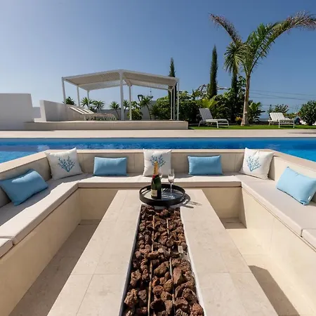 Luxury Villa Andrea - Seaviews - Panoramic Seaviews - Heated Private Pool *