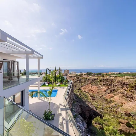 Luxury Villa Andrea - Seaviews - Panoramic Seaviews - Heated Private Pool Βίλα *