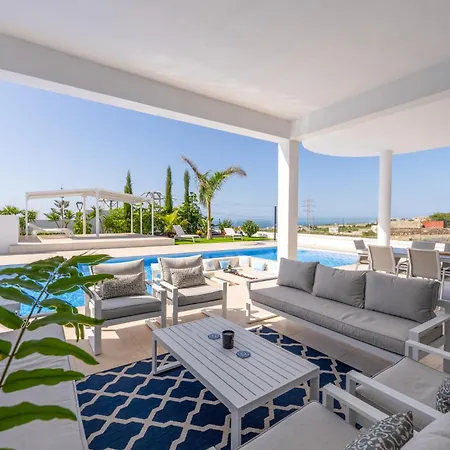 Luxury Villa Andrea - Seaviews - Panoramic Seaviews - Heated Private Pool *