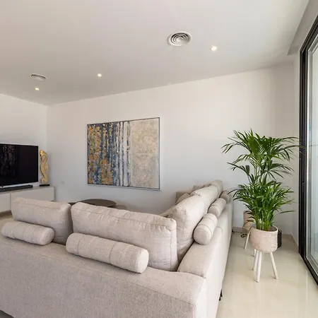Luxury Villa Andrea - Seaviews - Panoramic Seaviews - Heated Private Pool Βίλα
