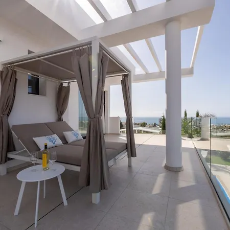 Luxury Villa Andrea - Seaviews - Panoramic Seaviews - Heated Private Pool * Costa Adeje (Tenerife)